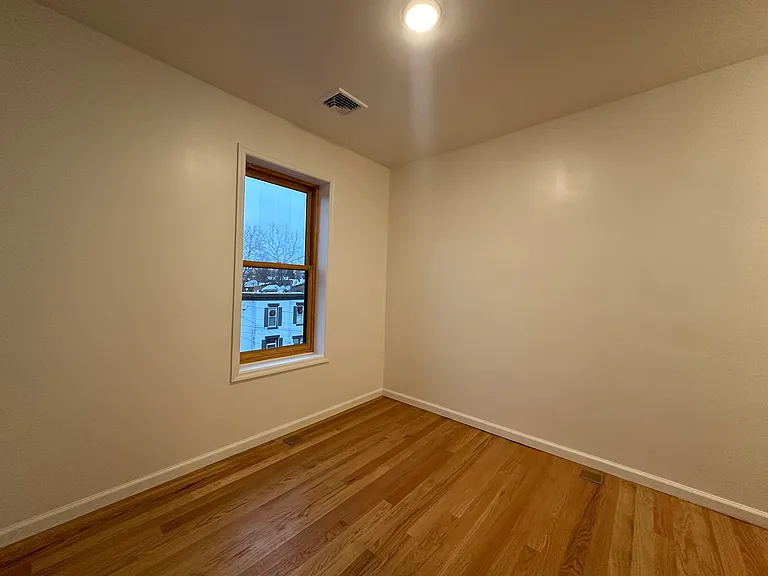 31 Benkard Ave #3 — Photo 6