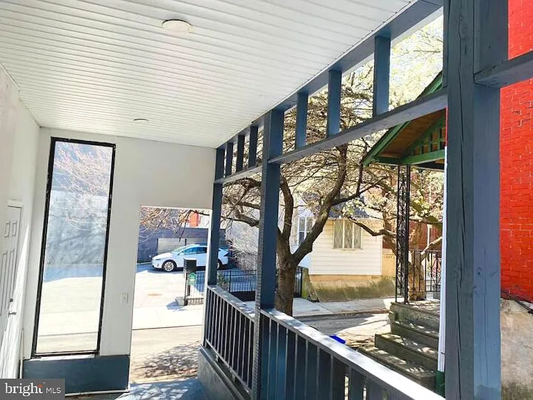 3215 Summer St — Photo 4
