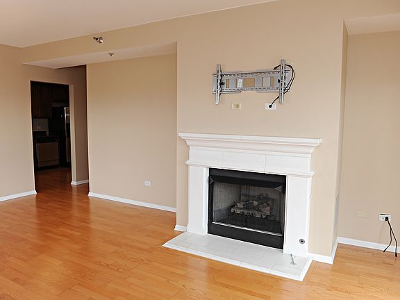 5th image of 410 W Mahogany Ct Unit 602