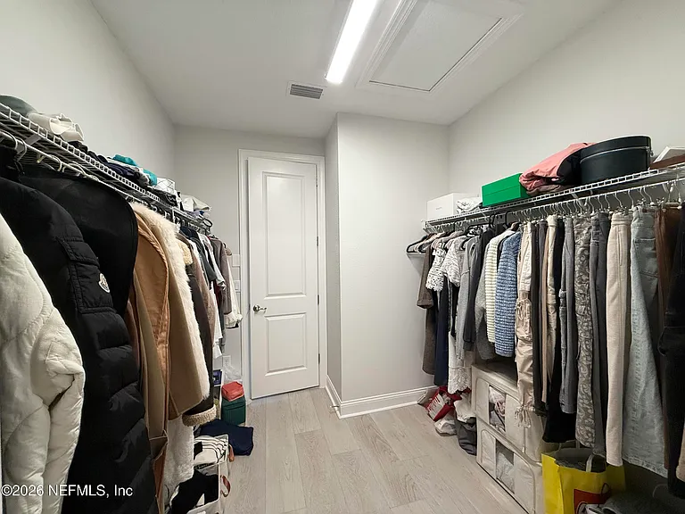 229 Cool Springs Ave — Photo 15