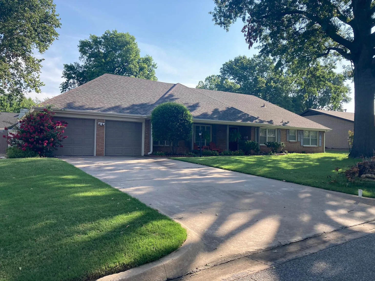 3 bed, 2080 sqft, $2,050 — Photo 2