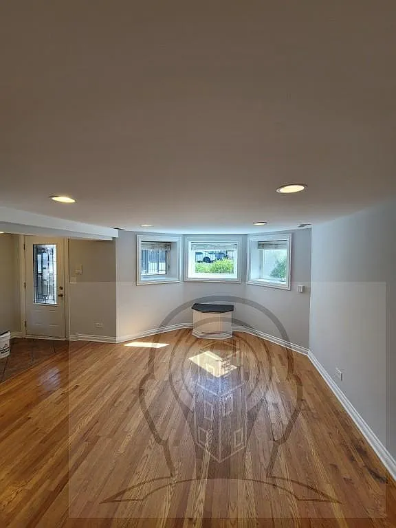 3 bed, 2.0 bath, 1500 sqft, $3,000 — Photo 2