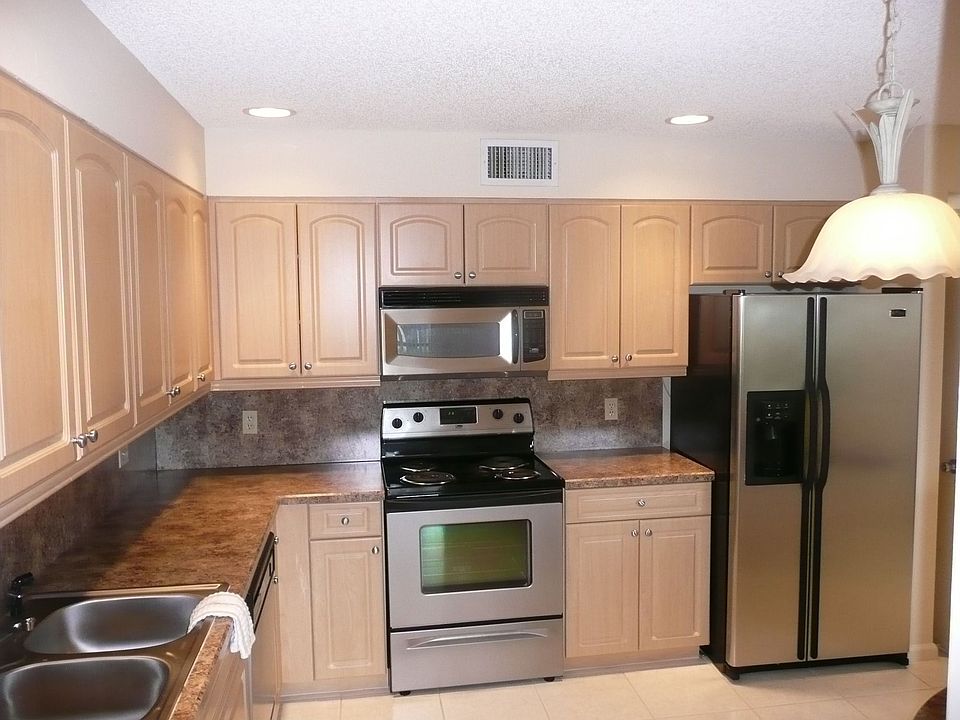 2nd image of 5601 Coach House Cir APT C