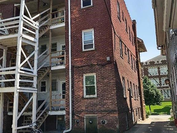 3rd image of 428 Machen St
