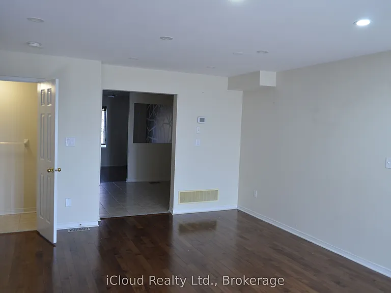 319 Aspendale Cres #MAIN — Photo 1