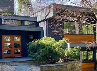 18 Robin Hood Rd, Pound Ridge, NY 10576