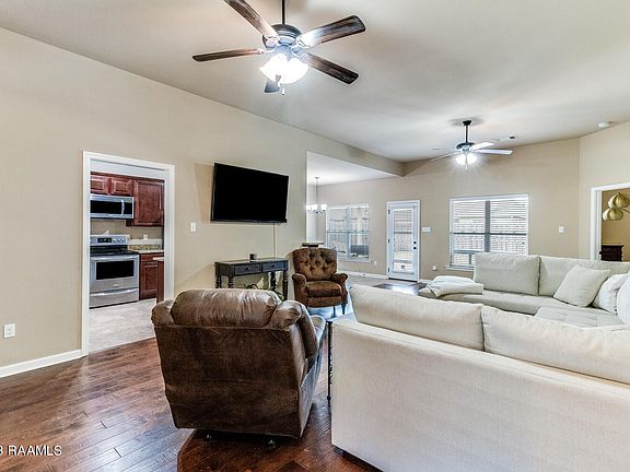 3rd image of 212 Moss Bluff Dr