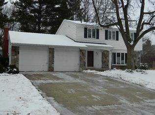 3281 Brookhollow Dr NE, Rockford, MI 49341