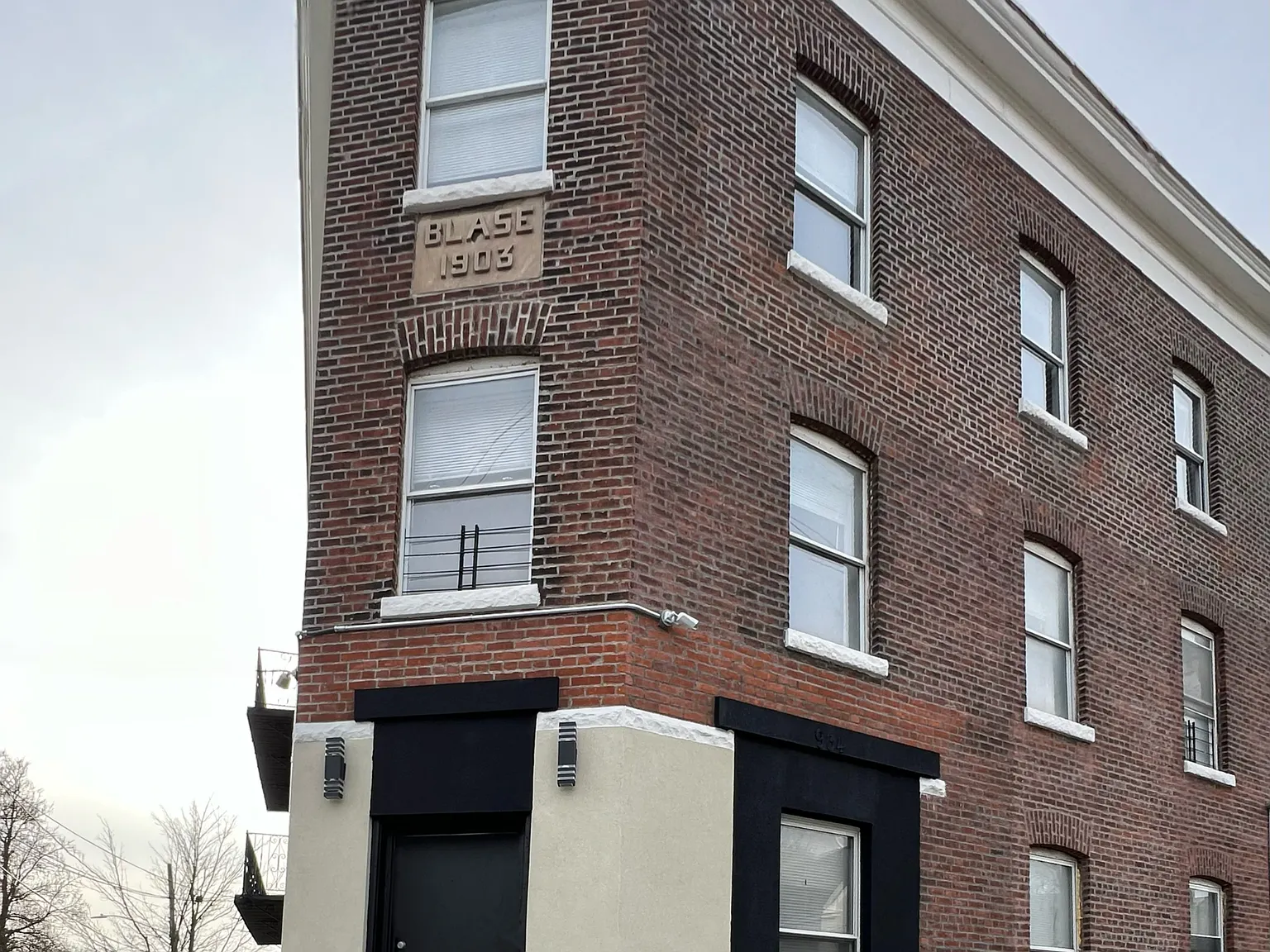 3 bed, $1,300 — Photo 1