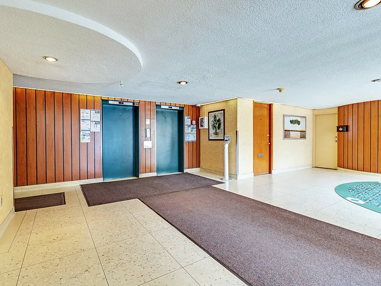 300 Eglinton Ave E — Photo 17
