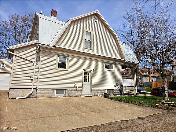 4th image of 463 Vine St