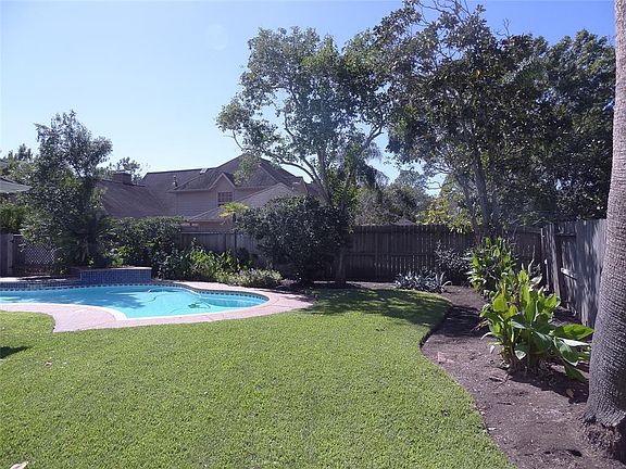 3rd image of 4523 Jamaica Dr