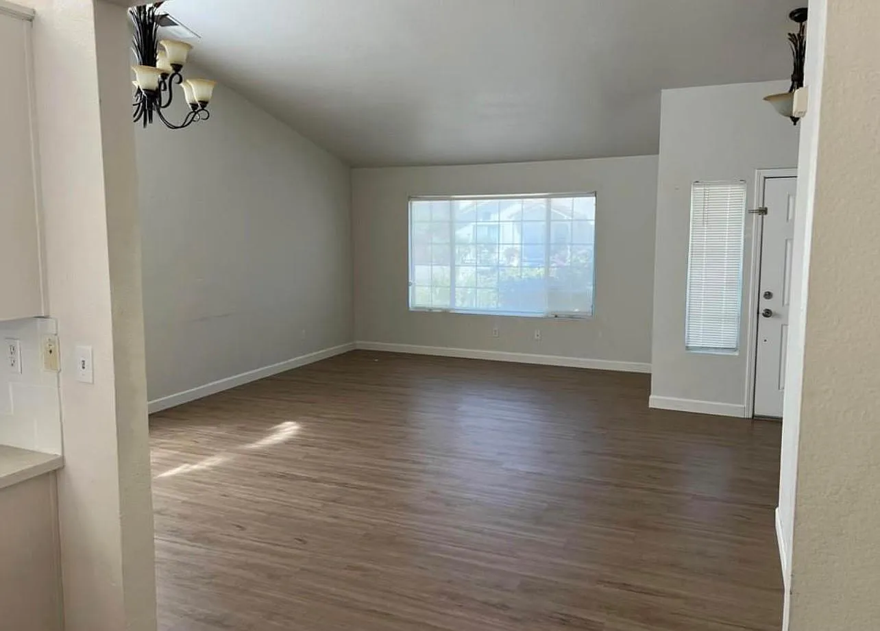 3 bed, 1424 sqft, $2,850 — Photo 3