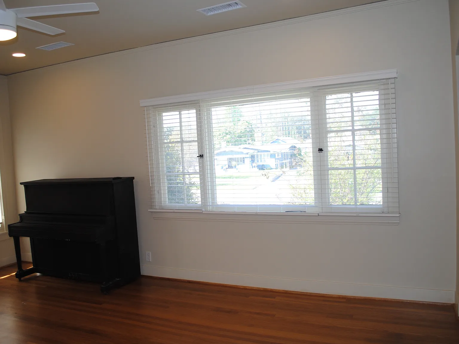 2 bed, 1100 sqft, $3,200 — Photo 3