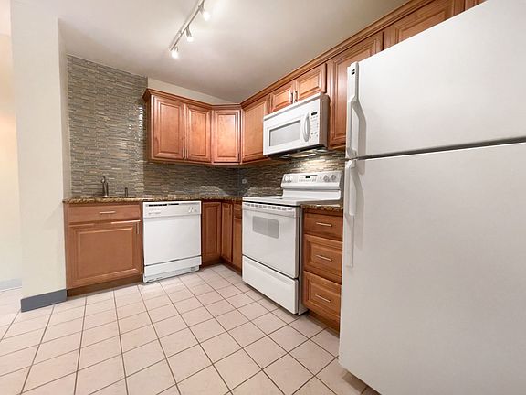 5th image of 425 Walnut Creek Ln Unit 1104