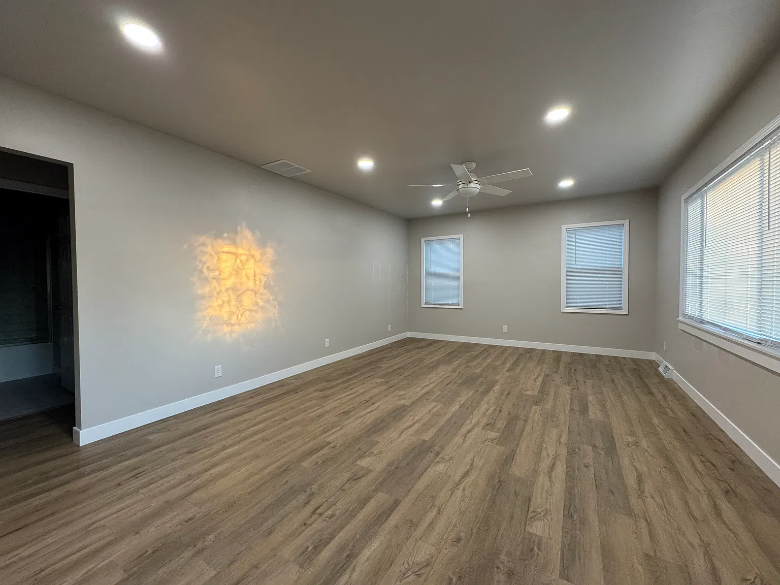 4 bed, 2112 sqft, $2,700 — Photo 2
