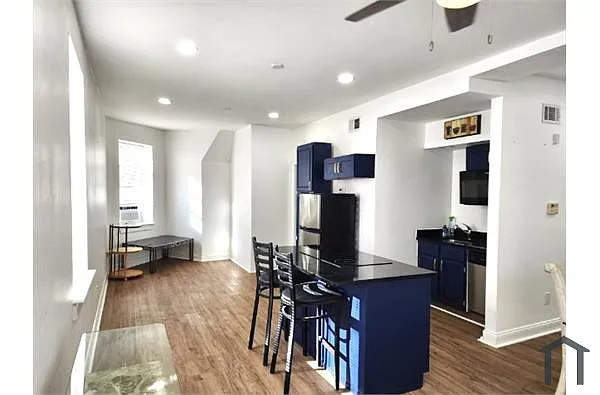 Building Photo - 2701 Russell Blvd #3