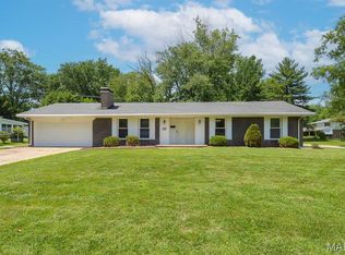 37 Hemlock Dr, Belleville, IL 62221