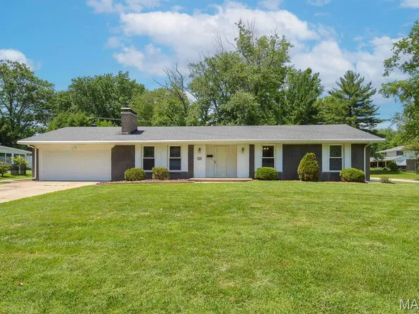 37 Hemlock Dr, Belleville, IL 62221