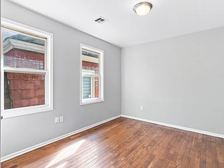 240 Halsted St — Photo 6