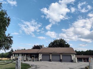 1610 Oakridge Rd, Neenah, WI 54956