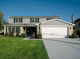 2627 Landwehr Rd, Glenview, IL 60026