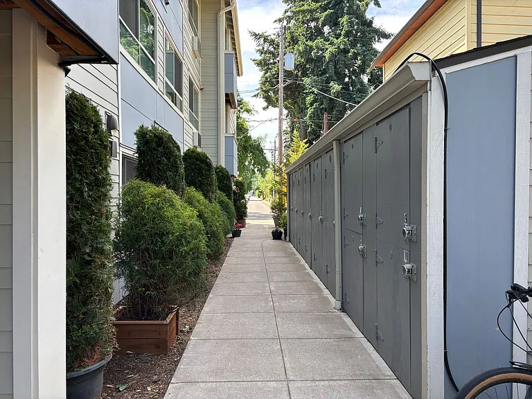Roseland Apartments — Photo 12