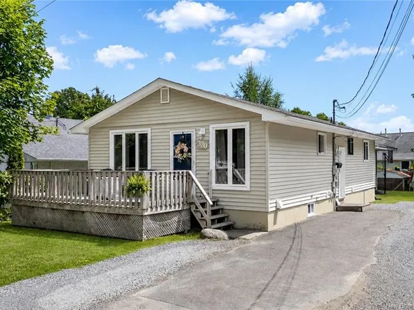 320 Sewell St, Fredericton, NB E3A 5K8
