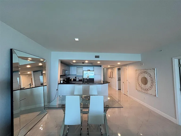 2650 Lake Shore Dr #803 — Photo 21