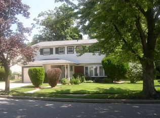 921 N Fletcher Ave, Valley Stream, NY 11580