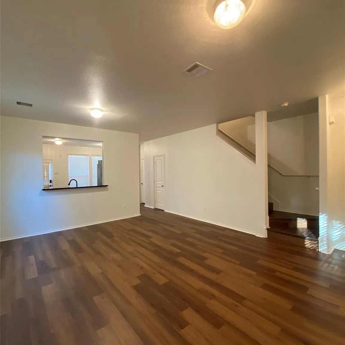 3 bed, 2.5 bath, 1440 sqft, $1,700 — Photo 3