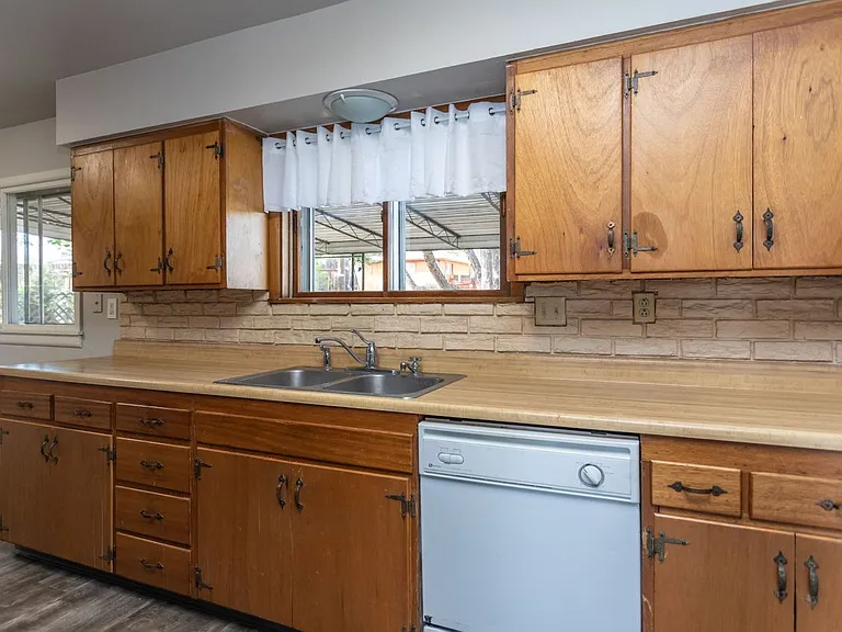 614 Ramona Ave — Photo 15