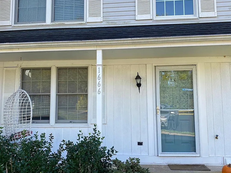 1666 Barnstead Dr — Photo 1