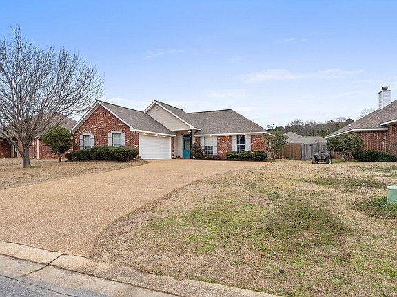 3rd image of 628 Oak Ridge Way