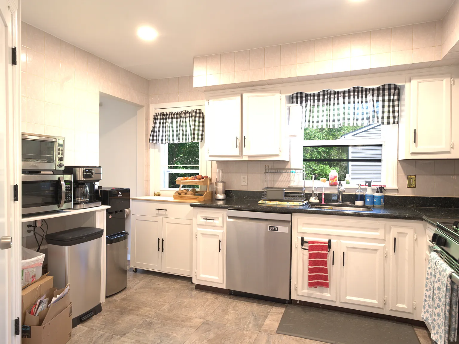 4 bed, 1646 sqft, $3,750 — Photo 3