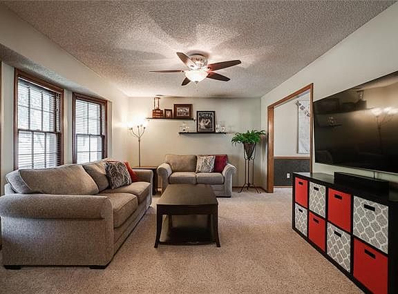 2nd image of 5021 Stearns St