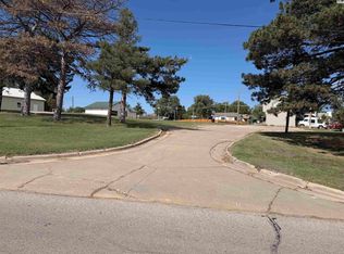 701 E 1st St, Pratt, KS 67124
