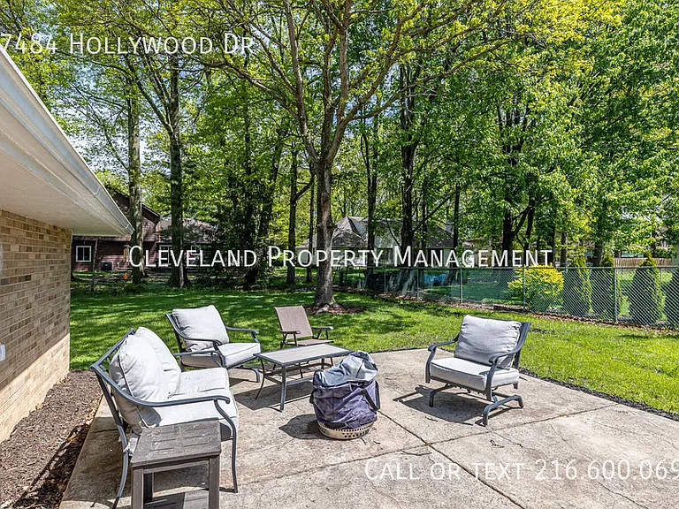 27484 Hollywood Dr — Photo 30