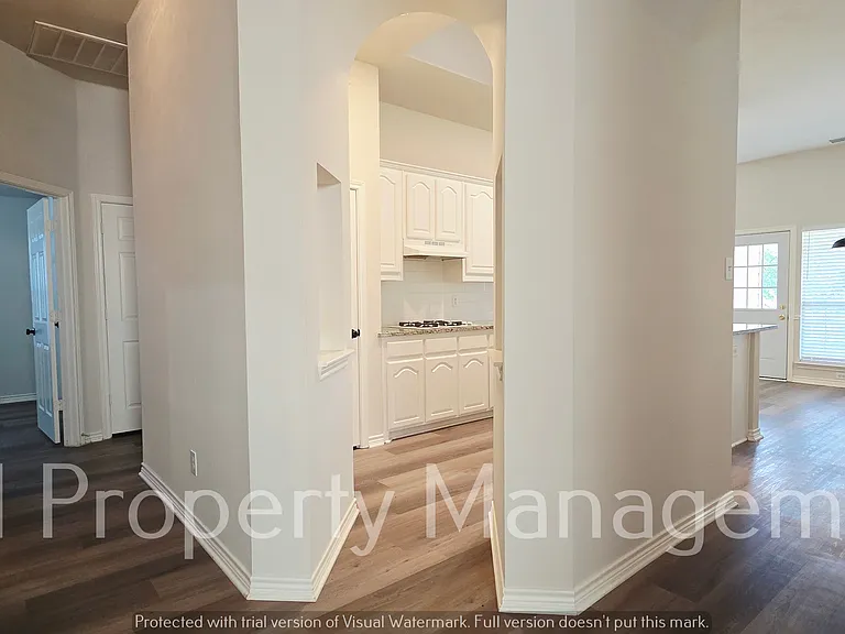 3305 Woodbluff Ln — Photo 7