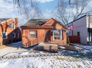 1232 Vernier Rd, Grosse Pointe Woods, MI 48236