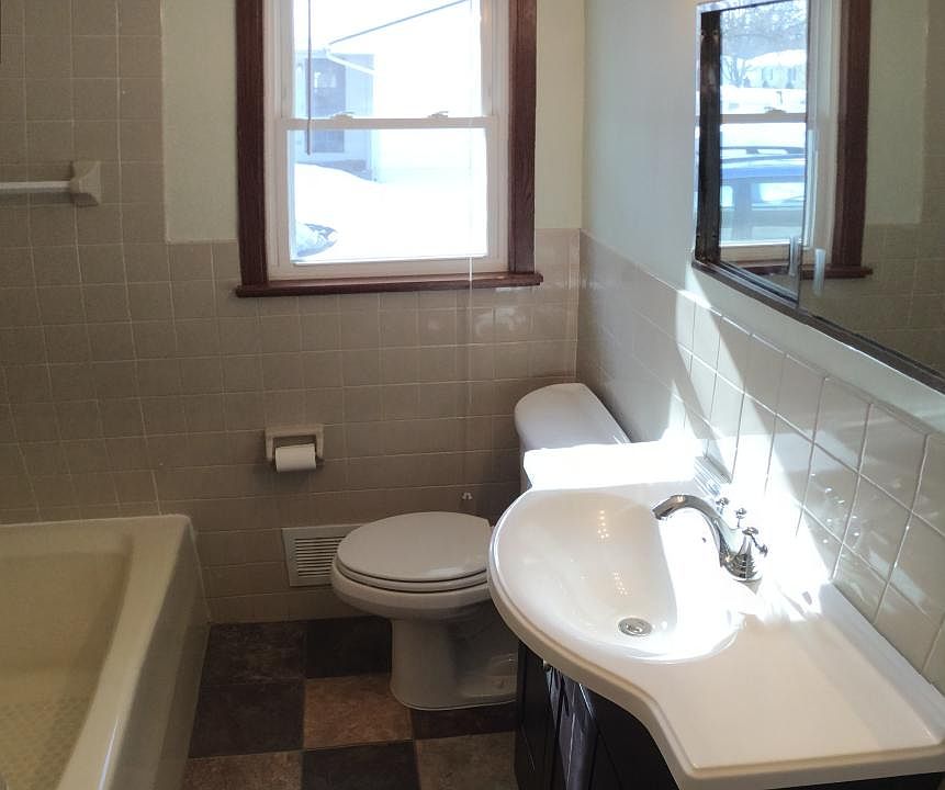 Main level bathroom.