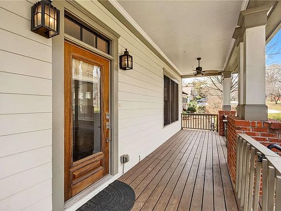 4th image of 2129 Oakview Rd SE