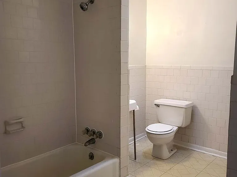 2806 Saint Paul St — Photo 10