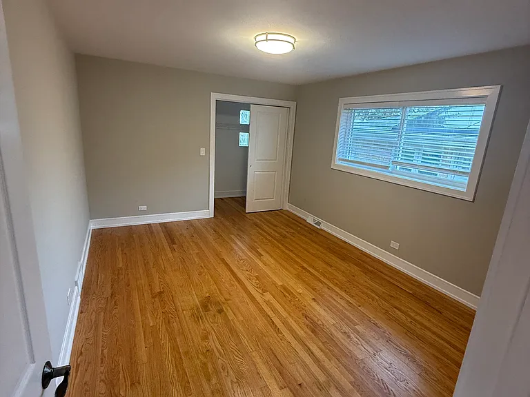 4521 N Plainfield Ave — Photo 16