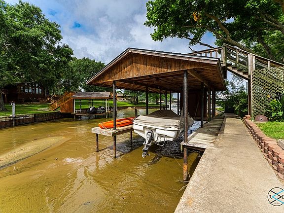 5th image of 162 Baywood Blvd