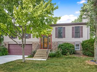 853 Pawnee Dr, Carol Stream, IL 60188