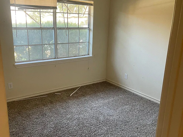 112 Medina Dr — Photo 8