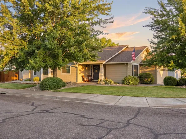 96 Mountain View Dr, Phoenix, OR 97535