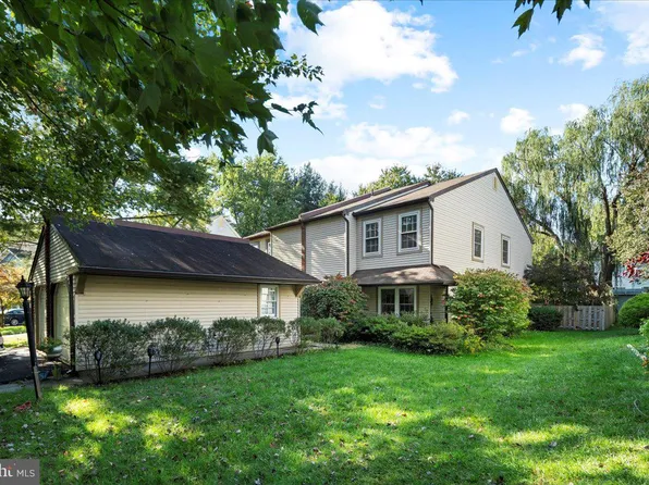 44 Stacey Dr, Doylestown, PA 18901