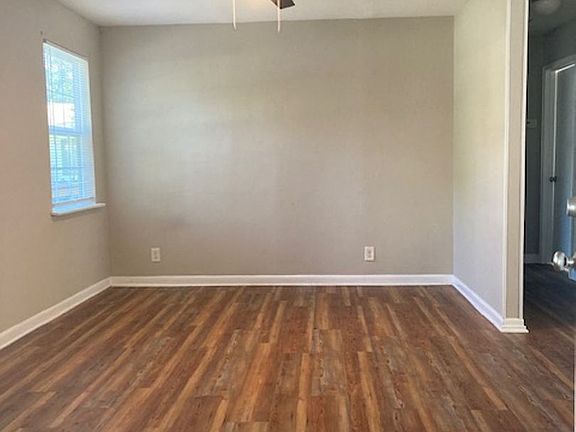 3rd image of 340 Stone Cir